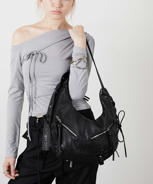 led.tokyo(レッドトウキョウ)の「【led.tokyo】EYELET HAND BAG/アイレットハンドバッグ(ショルダーバッグ・レディース・ブラック/シルバー・FREE)」の1枚目の写真