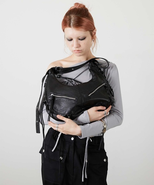 led.tokyo(レッドトウキョウ)の「【led.tokyo】EYELET HAND BAG/アイレットハンドバッグ(ショルダーバッグ・レディース・ブラック/シルバー・FREE)」の8枚目の写真