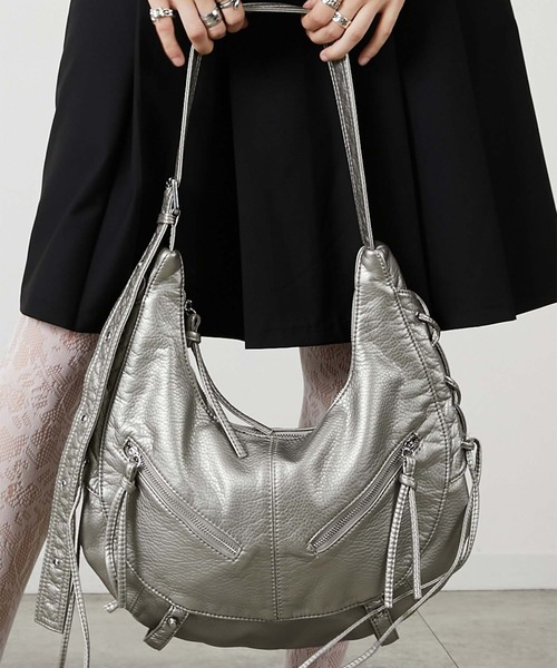 led.tokyo(レッドトウキョウ)の「【led.tokyo】EYELET HAND BAG/アイレットハンドバッグ(ショルダーバッグ・レディース・ブラック/シルバー・FREE)」の4枚目の写真