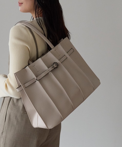 GUSCIO(グッシオ)の「【グッシオベーシック】プリーツトートバッグ A4 軽量(トートバッグ・レディース・ブラウン/シャンパン/ブラック/グレイッシュベージュ・FREE)」の3枚目の写真