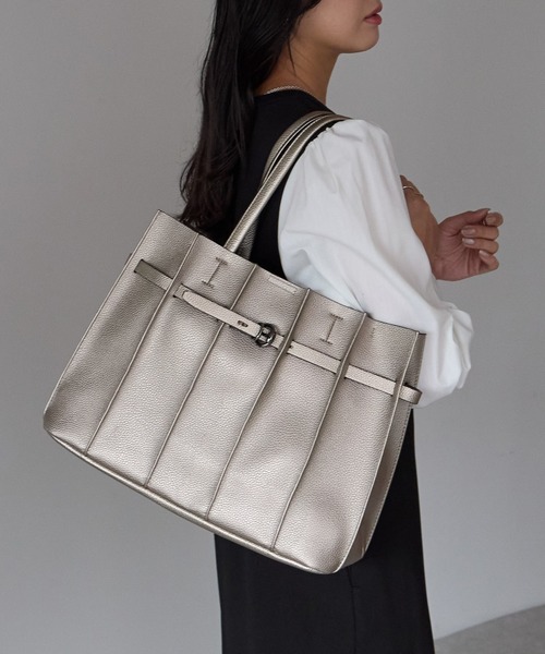 GUSCIO(グッシオ)の「【グッシオベーシック】プリーツトートバッグ A4 軽量(トートバッグ・レディース・ブラウン/シャンパン/ブラック/グレイッシュベージュ・FREE)」の4枚目の写真