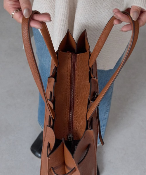 GUSCIO(グッシオ)の「【グッシオベーシック】プリーツトートバッグ A4 軽量(トートバッグ・レディース・ブラウン/シャンパン/ブラック/グレイッシュベージュ・FREE)」の9枚目の写真