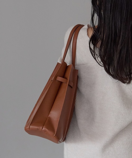 GUSCIO(グッシオ)の「【グッシオベーシック】プリーツトートバッグ A4 軽量(トートバッグ・レディース・ブラウン/シャンパン/ブラック/グレイッシュベージュ・FREE)」の12枚目の写真