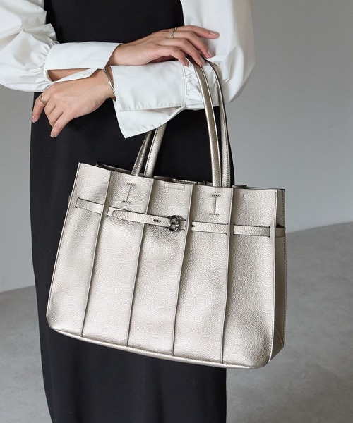 GUSCIO(グッシオ)の「【グッシオベーシック】プリーツトートバッグ A4 軽量(トートバッグ・レディース・ブラウン/シャンパン/ブラック/グレイッシュベージュ・FREE)」の16枚目の写真