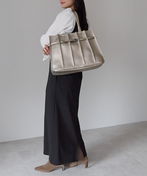 GUSCIO(グッシオ)の「【グッシオベーシック】プリーツトートバッグ A4 軽量(トートバッグ・レディース・ブラウン/シャンパン/ブラック/グレイッシュベージュ・FREE)」の21枚目の写真