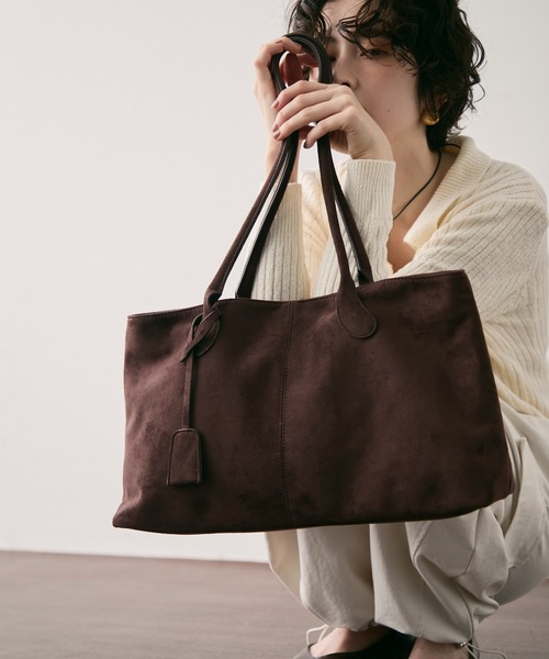 Trish(トリッシュ)の「ビーガンスエードビッグボストンBAG(ショルダーバッグ・レディース・ブラウン/キャメル・FREE)」の1枚目の写真