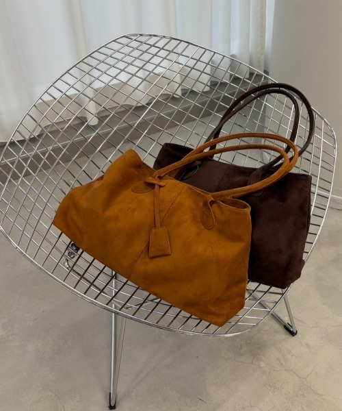 Trish(トリッシュ)の「ビーガンスエードビッグボストンBAG(ショルダーバッグ・レディース・ブラウン/キャメル・FREE)」の12枚目の写真