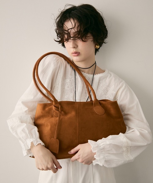 Trish(トリッシュ)の「ビーガンスエードビッグボストンBAG(ショルダーバッグ・レディース・ブラウン/キャメル・FREE)」の18枚目の写真