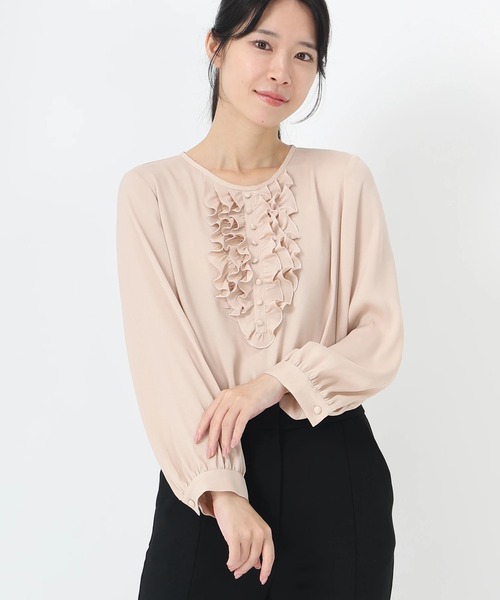 STRAWBERRY-FIELDS（ストロベリーフィールズ）の「バックサテンジョーゼット_フロントフリルブラウス（シャツ/ブラウス・レディース・ピンクベージュ/グレイッシュブルー・2）」の2枚目の写真