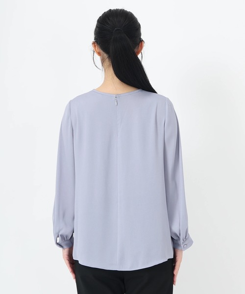 STRAWBERRY-FIELDS（ストロベリーフィールズ）の「バックサテンジョーゼット_フロントフリルブラウス（シャツ/ブラウス・レディース・ピンクベージュ/グレイッシュブルー・2）」の4枚目の写真