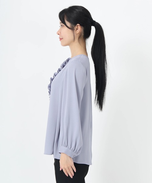 STRAWBERRY-FIELDS（ストロベリーフィールズ）の「バックサテンジョーゼット_フロントフリルブラウス（シャツ/ブラウス・レディース・ピンクベージュ/グレイッシュブルー・2）」の5枚目の写真