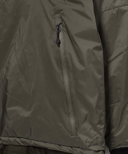NANGA(ナンガ)の「NANGA/ナンガ AURORA TEX STAND COLLAR DOWN JACKET(ダウンジャケット/コート・メンズ・グレー/ブラック・LARGE/X-LARGE/MEDIUM/XX-LARGE/SMALL)」の6枚目の写真