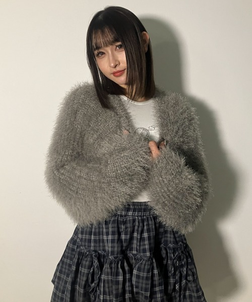 .KOM(ドットコム)の「A'GEM/9 × .kom 『.kom/ドットケーオーエム』フェザーモヘアタッチ ショートニット(ニット/セーター・レディース・グレー/ブラウン・FREE)」の2枚目の写真