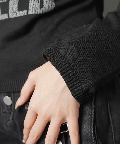 SPINNS(スピンズ)の「Vネックで色気盛れ★缶バッジ付きギャル復活ニット(ニット/セーター・レディース・ブラック/杢グレー/ボルドー/オフホワイト・ONESIZE)」の20枚目の写真