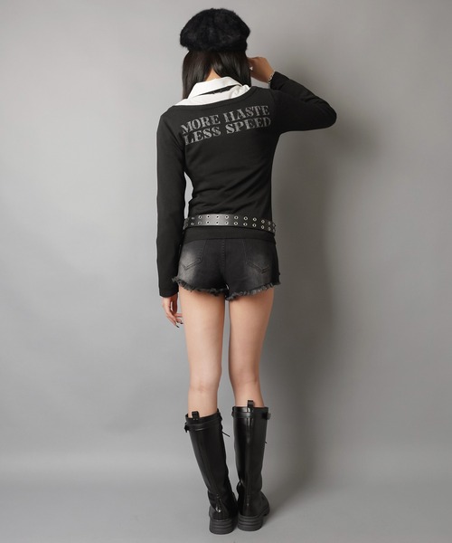 SPINNS(スピンズ)の「Vネックで色気盛れ★缶バッジ付きギャル復活ニット(ニット/セーター・レディース・ブラック/杢グレー/ボルドー/オフホワイト・ONESIZE)」の16枚目の写真