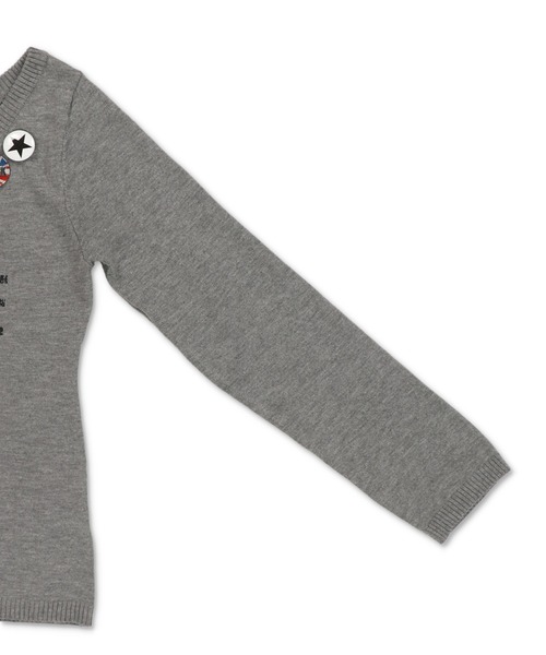 SPINNS(スピンズ)の「Vネックで色気盛れ★缶バッジ付きギャル復活ニット(ニット/セーター・レディース・ブラック/杢グレー/ボルドー/オフホワイト・ONESIZE)」の9枚目の写真