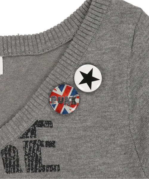 SPINNS(スピンズ)の「Vネックで色気盛れ★缶バッジ付きギャル復活ニット(ニット/セーター・レディース・ブラック/杢グレー/ボルドー/オフホワイト・ONESIZE)」の7枚目の写真