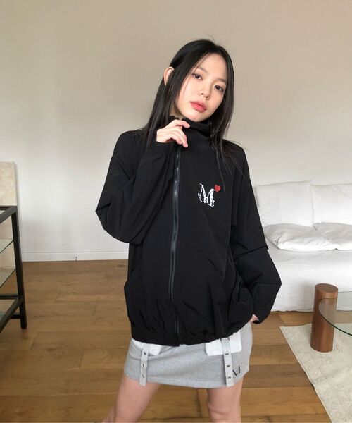 MUCENT(ムセント)の「ラブリッツ ミニハートロゴ ウィンドブレーカー 男女共用(ナイロンジャケット・レディース・ブラック・MEDIUM)」の7枚目の写真