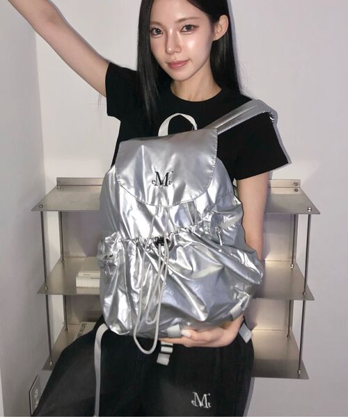 MUCENT（ムセント）の「スワン グロッシー バックパック 男女共用 (2カラー)（バックパック/リュック・レディース・シルバー/ブラック・FREE）」の11枚目の写真