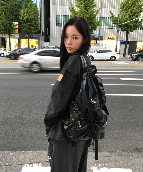 MUCENT（ムセント）の「スワン グロッシー バックパック 男女共用 (2カラー)（バックパック/リュック・レディース・シルバー/ブラック・FREE）」の14枚目の写真