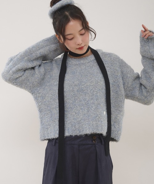 MUHET(ミュエータ)の「loop yarn short knit & scrunchie set / ループヤーンショート丈ニット&シュシュセット(ニット/セーター・レディース・チャコールグレー/ライトブルー/ブラウン・FREE)」の2枚目の写真