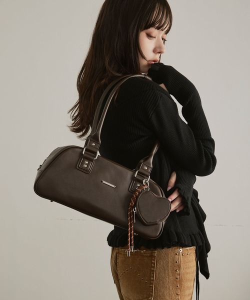 ELLEgirl（エルガール）の「チャーム付きボストンバッグ（ボストンバッグ・レディース・ブラウン/ブラック・FREE）」の2枚目の写真