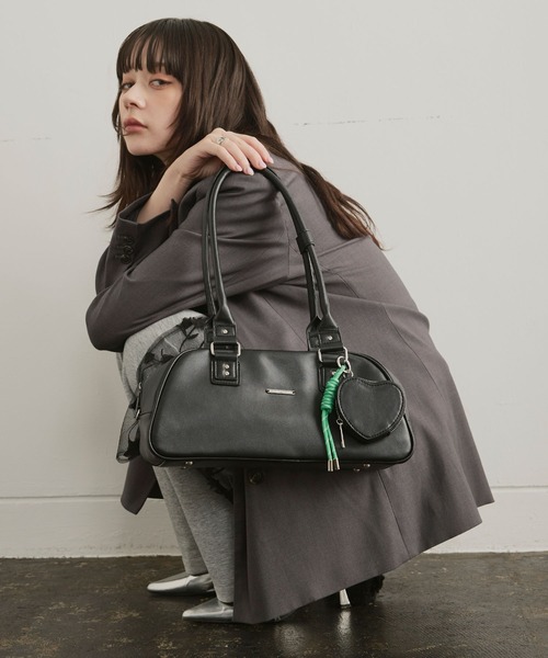 ELLEgirl（エルガール）の「チャーム付きボストンバッグ（ボストンバッグ・レディース・ブラウン/ブラック・FREE）」の7枚目の写真