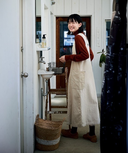 Sunny clouds（サニークラウズ）の「サニークラウズ　キャンバス天ジャンパースカート〈レディース〉（ジャンパースカート・レディース・オフホワイト・MP/M/L/LL/3L）」の2枚目の写真