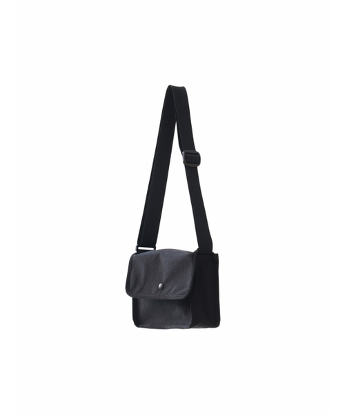 HOWKIDSFUL(ハウキッズフル)の「CROSSBODY BAG (BLACK)(メッセンジャーバッグ・レディース・その他・FREE)」の1枚目の写真