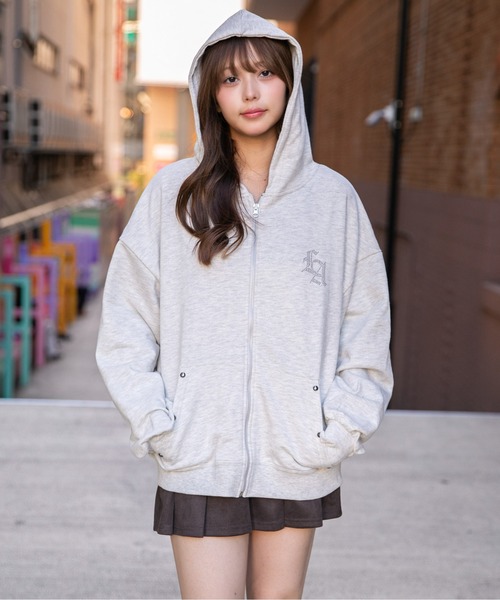 GORGE（ゴージ）の「《背中クロス×ロゴ×胸ワンポイントロゴ》裏毛ジップパーカー　秋冬（パーカー・レディース・スミクロ/ブラック/オートミール・F）」の2枚目の写真