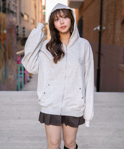 GORGE（ゴージ）の「《背中クロス×ロゴ×胸ワンポイントロゴ》裏毛ジップパーカー　秋冬（パーカー・レディース・スミクロ/ブラック/オートミール・F）」の4枚目の写真