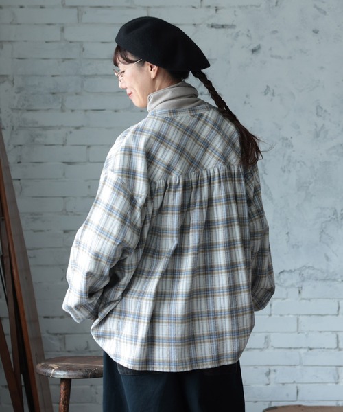 soulberry(ソウルベリー)の「「チェックらぼ」の、ほっこり爽やかなチェックのブラウス(シャツ/ブラウス・レディース・キナリ・5L/4L/3L/LL/L/M)」の6枚目の写真