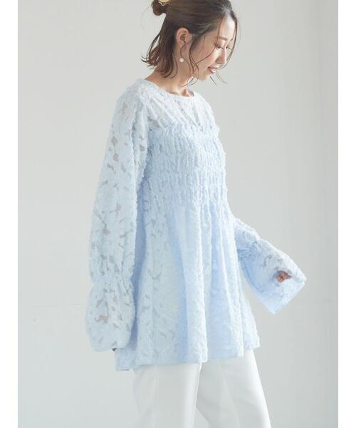 Te chichi（テチチ）の「【宮本茉由着用】カットジャガードチュニックブラウス（シャツ/ブラウス・レディース・オフホワイト/サックスブルー・F）」の2枚目の写真