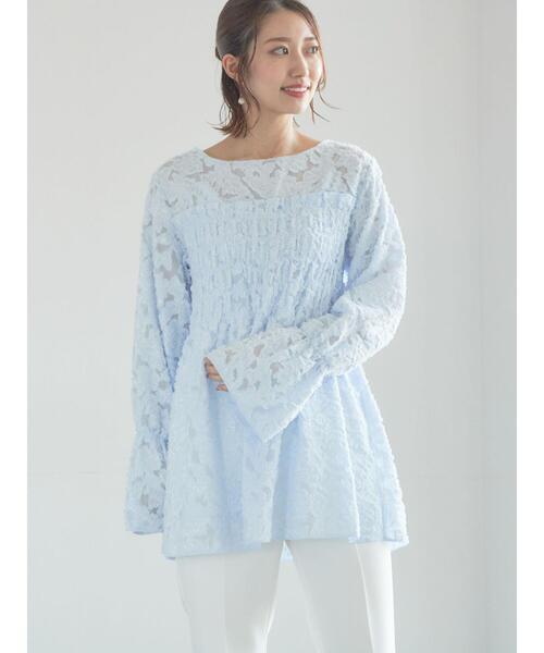 Te chichi（テチチ）の「【宮本茉由着用】カットジャガードチュニックブラウス（シャツ/ブラウス・レディース・オフホワイト/サックスブルー・F）」の4枚目の写真