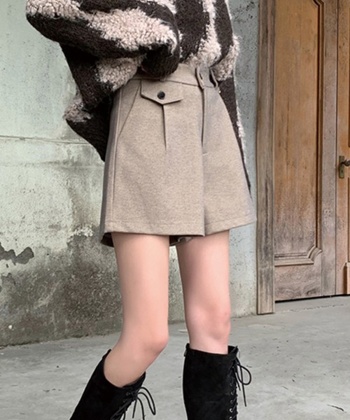 ADDITION STORE(アディションストア)の「【フルシーズン使える】ハイウエスト ショートパンツ / high-waisted shorts / asknn(スラックス・レディース・ベージュ/ブラック・SMALL/LARGE/MEDIUM)」の4枚目の写真