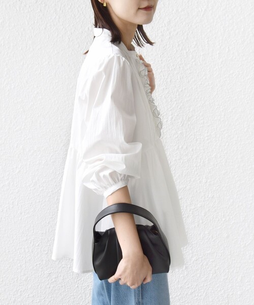 SHIPS(シップス)の「【WEB限定】〈手洗い可能〉フリル 刺繍 ペプラム ブラウス(シャツ/ブラウス・レディース・オフホワイト/ライトブルー/ネイビー・ONE SIZE)」の11枚目の写真