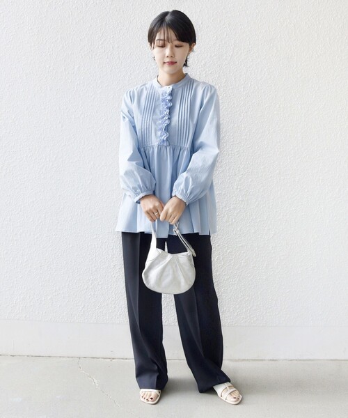 SHIPS(シップス)の「【WEB限定】〈手洗い可能〉フリル 刺繍 ペプラム ブラウス(シャツ/ブラウス・レディース・オフホワイト/ライトブルー/ネイビー・ONE SIZE)」の12枚目の写真
