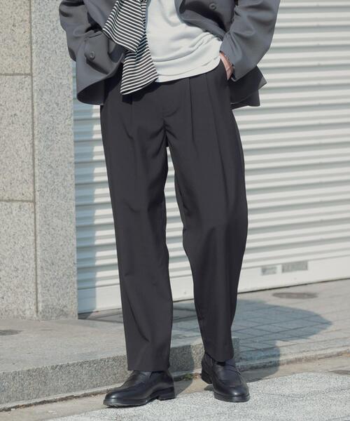 SENSE OF PLACE by URBAN RESEARCH(センスオブプレイスバイアーバンリサーチ)の「ダブルタックテーパードパンツ(その他パンツ・メンズ・ライトベージュ/ブラック/チャコールグレー・X-LARGE/MEDIUM/LARGE/SMALL)」の2枚目の写真