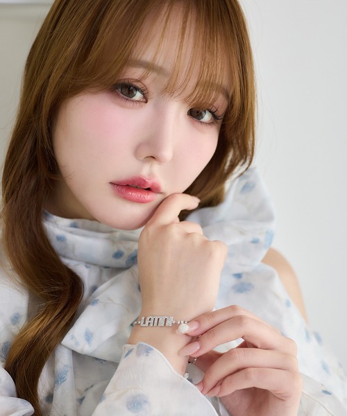 one after another NICE CLAUP（ワンアフターアナザーナイスクラップ）の「【Latini】ロゴブレスレット（ブレスレット・レディース・ゴールド/シルバー・FREE）」の3枚目の写真