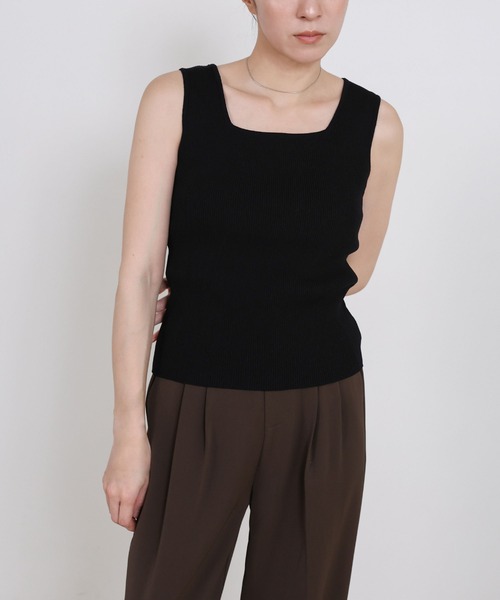 select MOCA(セレクトモカ)の「2WAYスクエアノースリーブリブニット(ニット/セーター・レディース・オフホワイト/スミクロ/ブラック・FREE)」の2枚目の写真