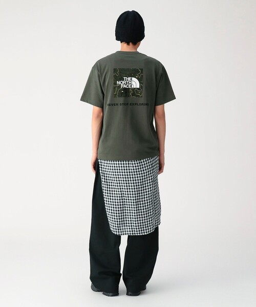 THE NORTH FACE(ザノースフェイス)の「THE NORTH FACE / S/S Back Square Traverse Logo Tee(Tシャツ/カットソー・メンズ・オリーブ/ブラック/ホワイト・MEDIUM/SMALL/X-LARGE/LARGE)」の10枚目の写真