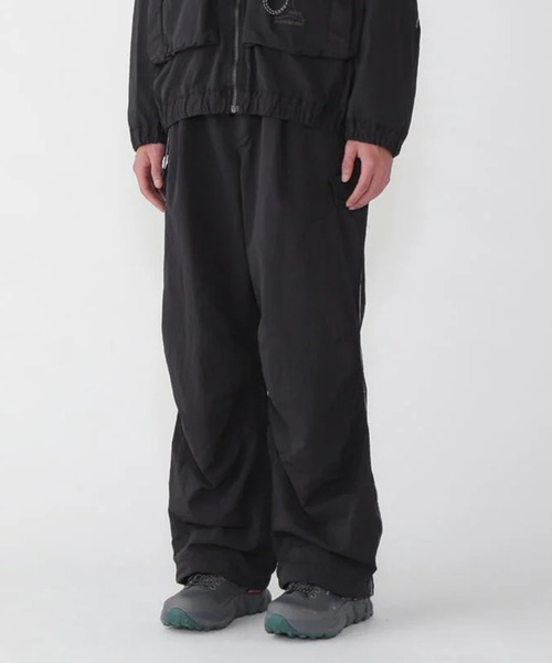 and wander（アンドワンダー）の「【and wander】ROA garment dye nylon pants（その他パンツ・メンズ・ブラック/ダークグレー・M/L）」の2枚目の写真