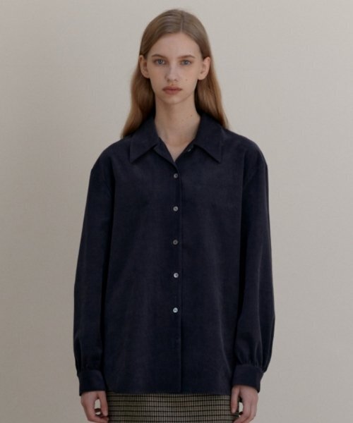 UNNOUT(アナウト)の「MINIMAL CORDUROY SHIRT - CHARCOAL(シャツ/ブラウス・レディース・その他・ONE SIZE)」の3枚目の写真