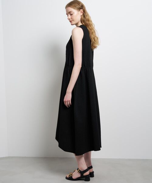 LANVIN en Bleu(ランバンオンブルー)の「ジャガードニットフレアワンピース(ワンピース・レディース・ブラック/ピンク/ブルー・38)」の2枚目の写真