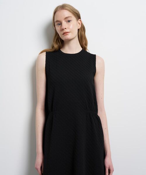 LANVIN en Bleu(ランバンオンブルー)の「ジャガードニットフレアワンピース(ワンピース・レディース・ブラック/ピンク/ブルー・38)」の20枚目の写真