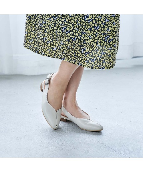 ing（イング）の「センターシームバックベルトパンプス（パンプス・レディース・ブラック/ゴールド/アイボリー・24.5cm/24cm/23.5cm/23cm/22.5cm）」の13枚目の写真