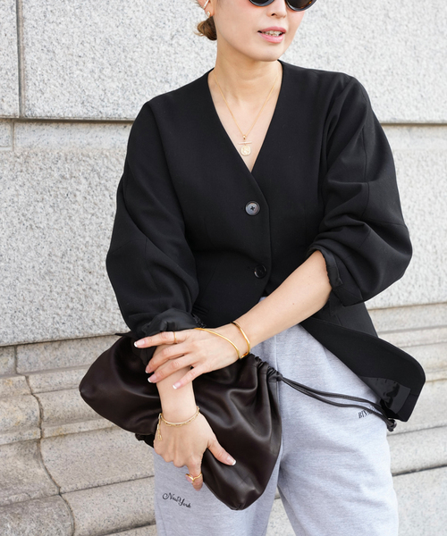 美品♡ セルリ CELERI クラッチバッグ ハンドバッグ 巾着 レザー 黒 楽天市場】【新着】【中古】CELERI(セルリ) クラッチバッグ 巾着型