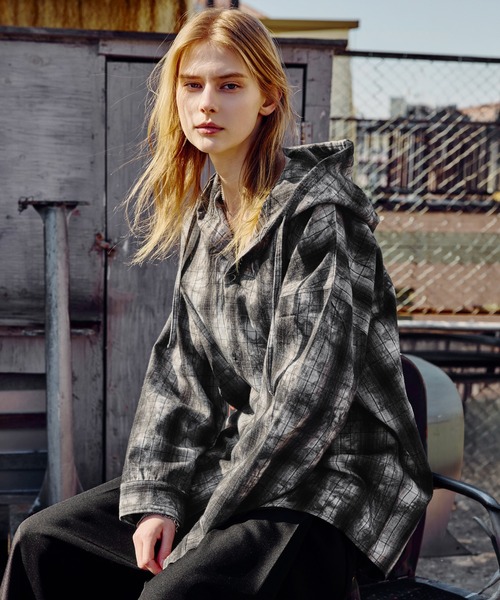 ROCHEM（ローシェン）の「ヴィンテージ加工オーバーサイズシャツフーディー（シャツ/ブラウス・メンズ・ブラウン系/ネイビー系/ブラック系・XS/S/M/L）」の4枚目の写真