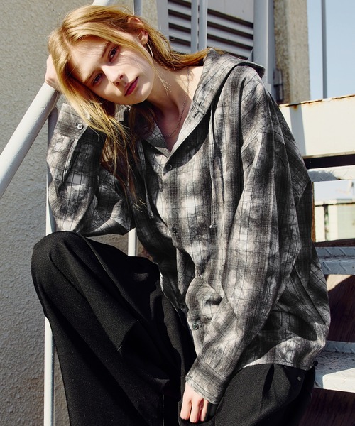 ROCHEM（ローシェン）の「ヴィンテージ加工オーバーサイズシャツフーディー（シャツ/ブラウス・メンズ・ブラウン系/ネイビー系/ブラック系・XS/S/M/L）」の6枚目の写真