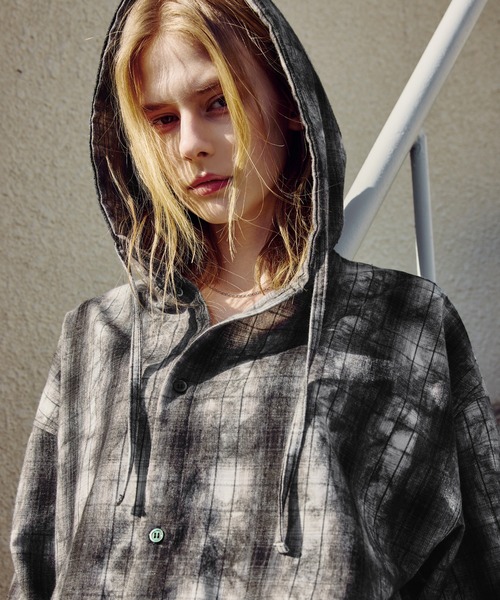 ROCHEM（ローシェン）の「ヴィンテージ加工オーバーサイズシャツフーディー（シャツ/ブラウス・メンズ・ブラウン系/ネイビー系/ブラック系・XS/S/M/L）」の8枚目の写真